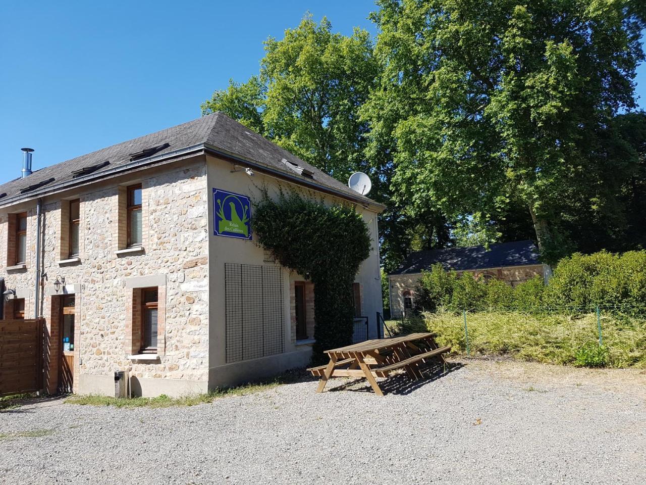 Hotel Logis Relais Des Caillères à Saint-Pavace Extérieur photo