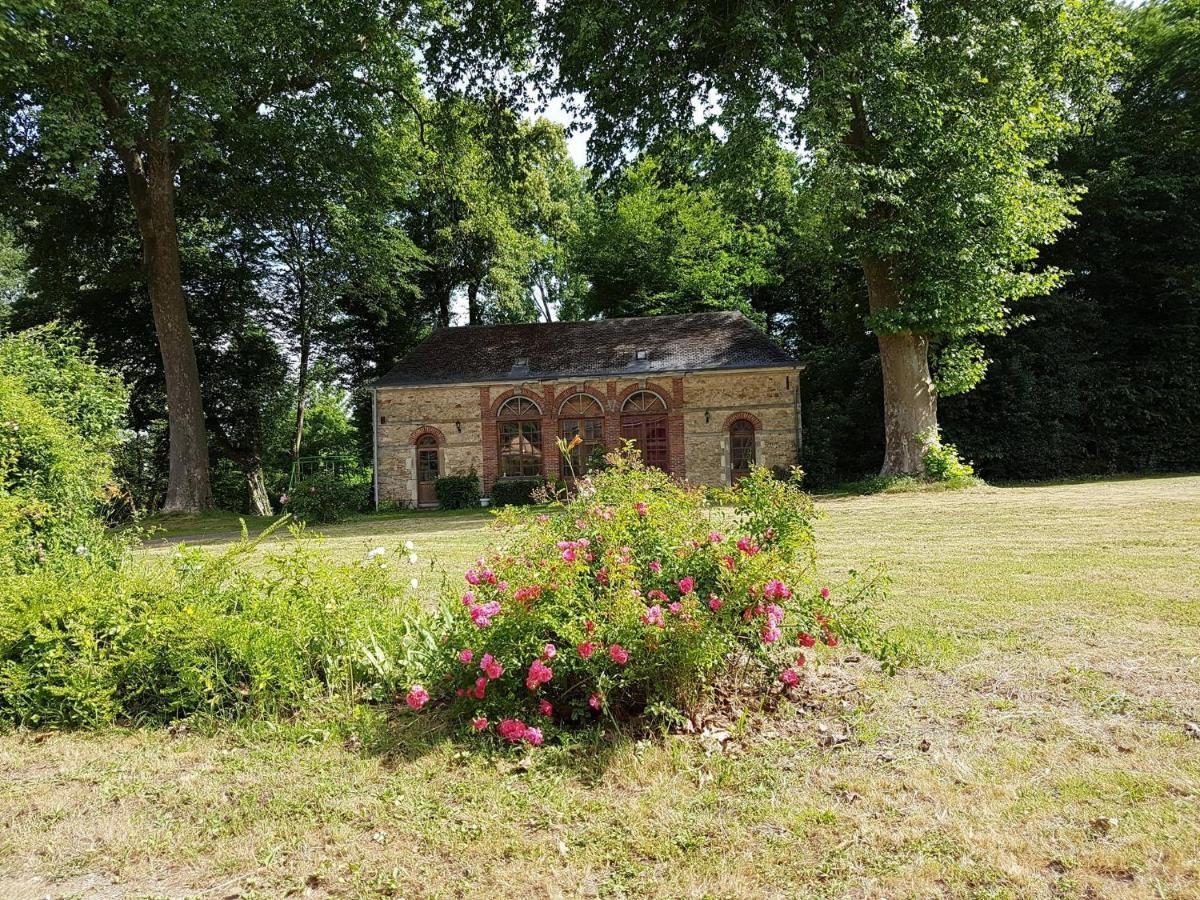 Hotel Logis Relais Des Caillères à Saint-Pavace Extérieur photo